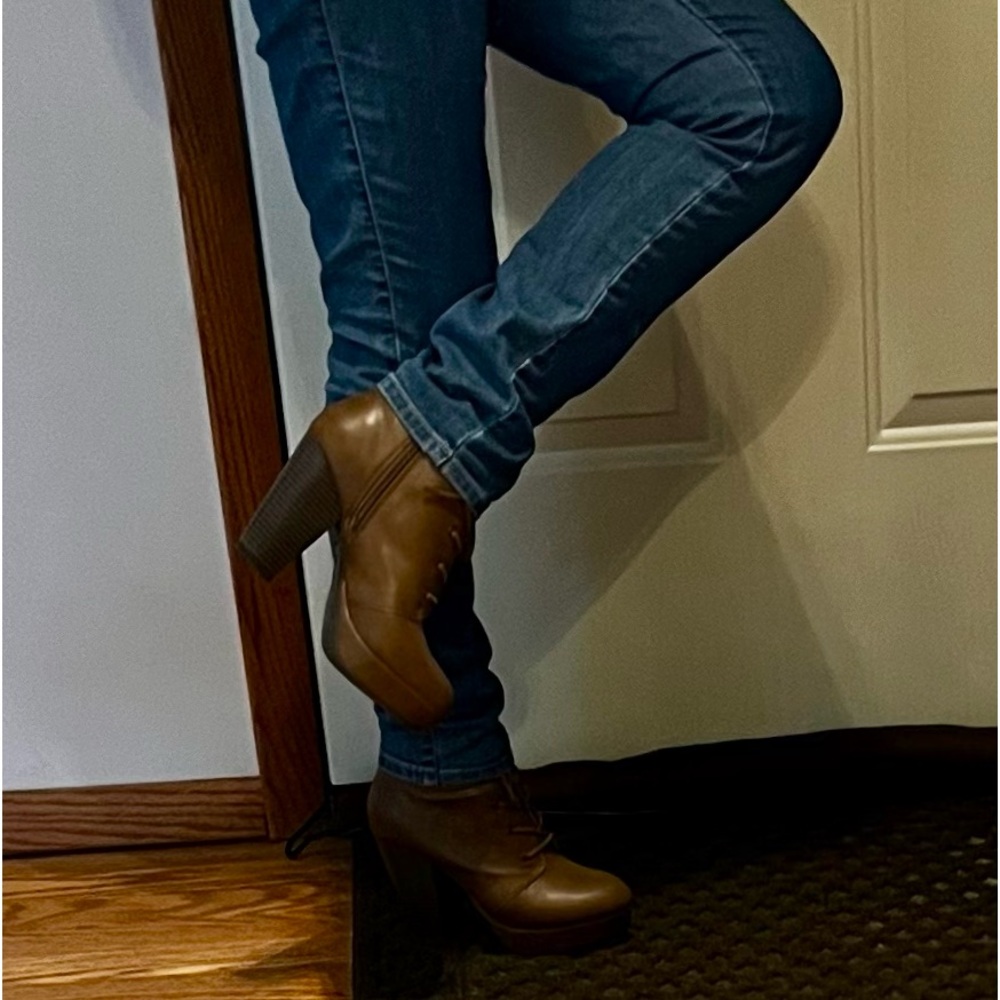 Women’s Ankle heeled boots. Sz 7 1/2